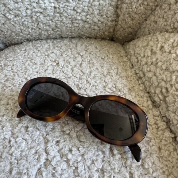 Celine triomphe oval tortoise sunglasses - Picture 5 of 5